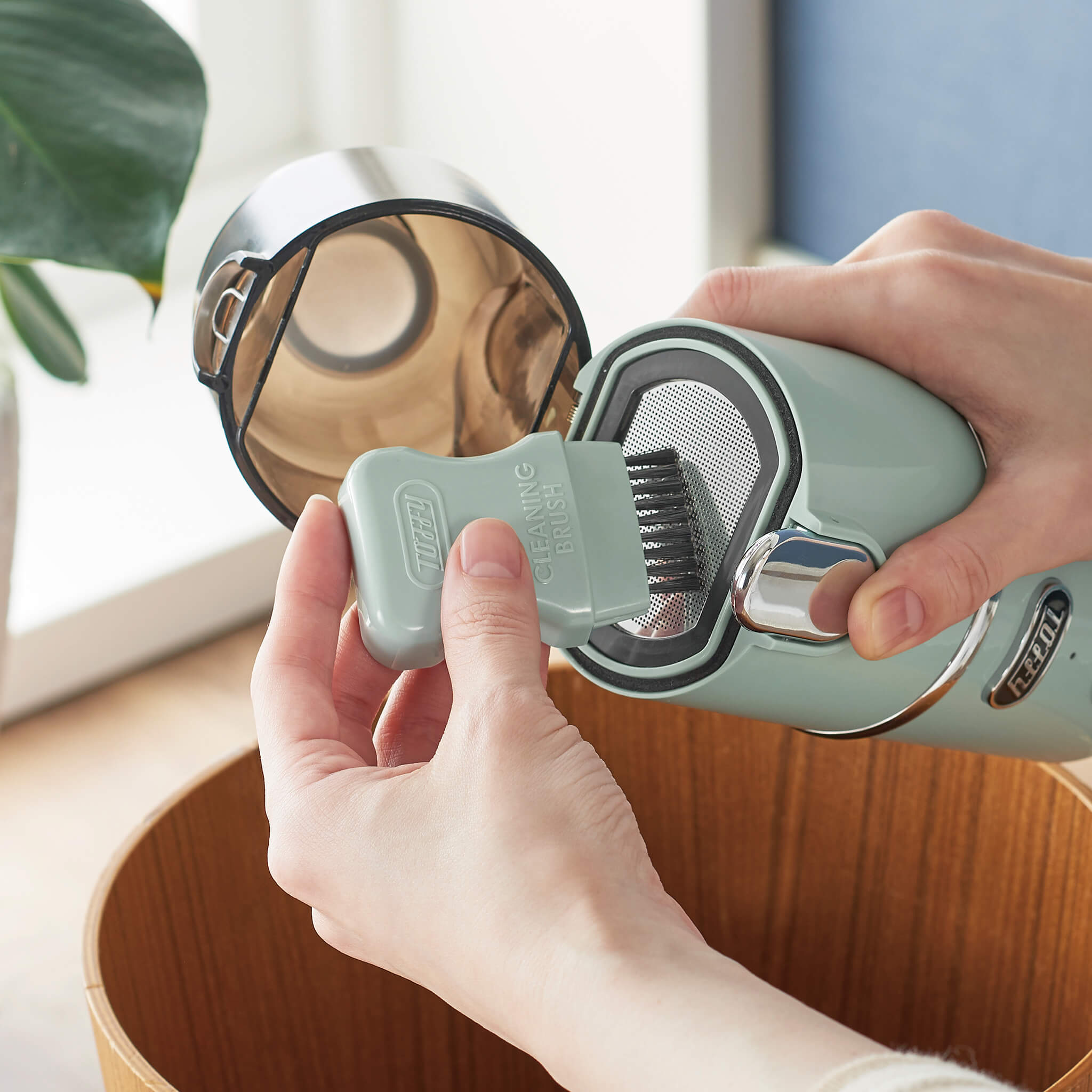 Toffy コードレススティッククリーナー