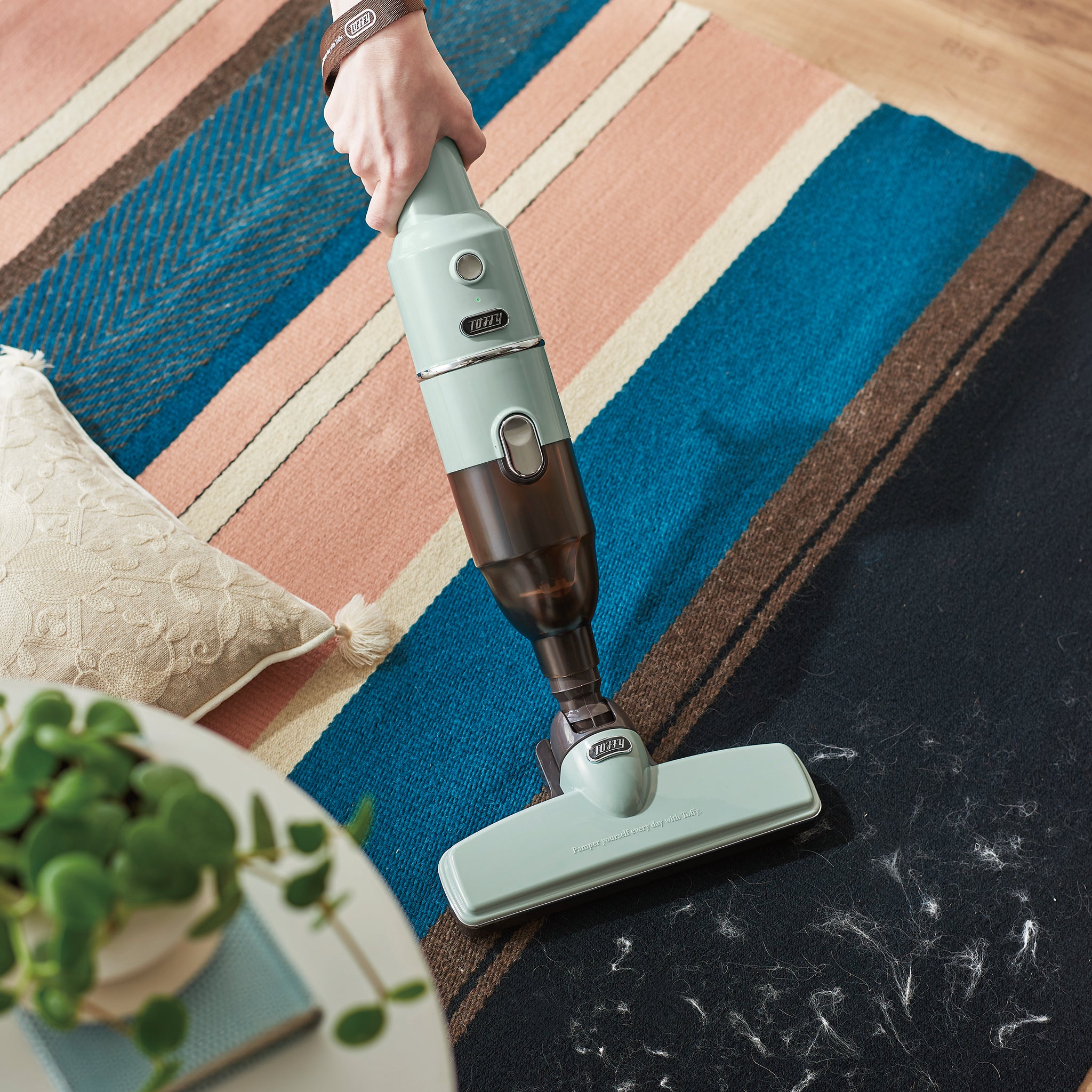 Toffy コードレススティッククリーナー