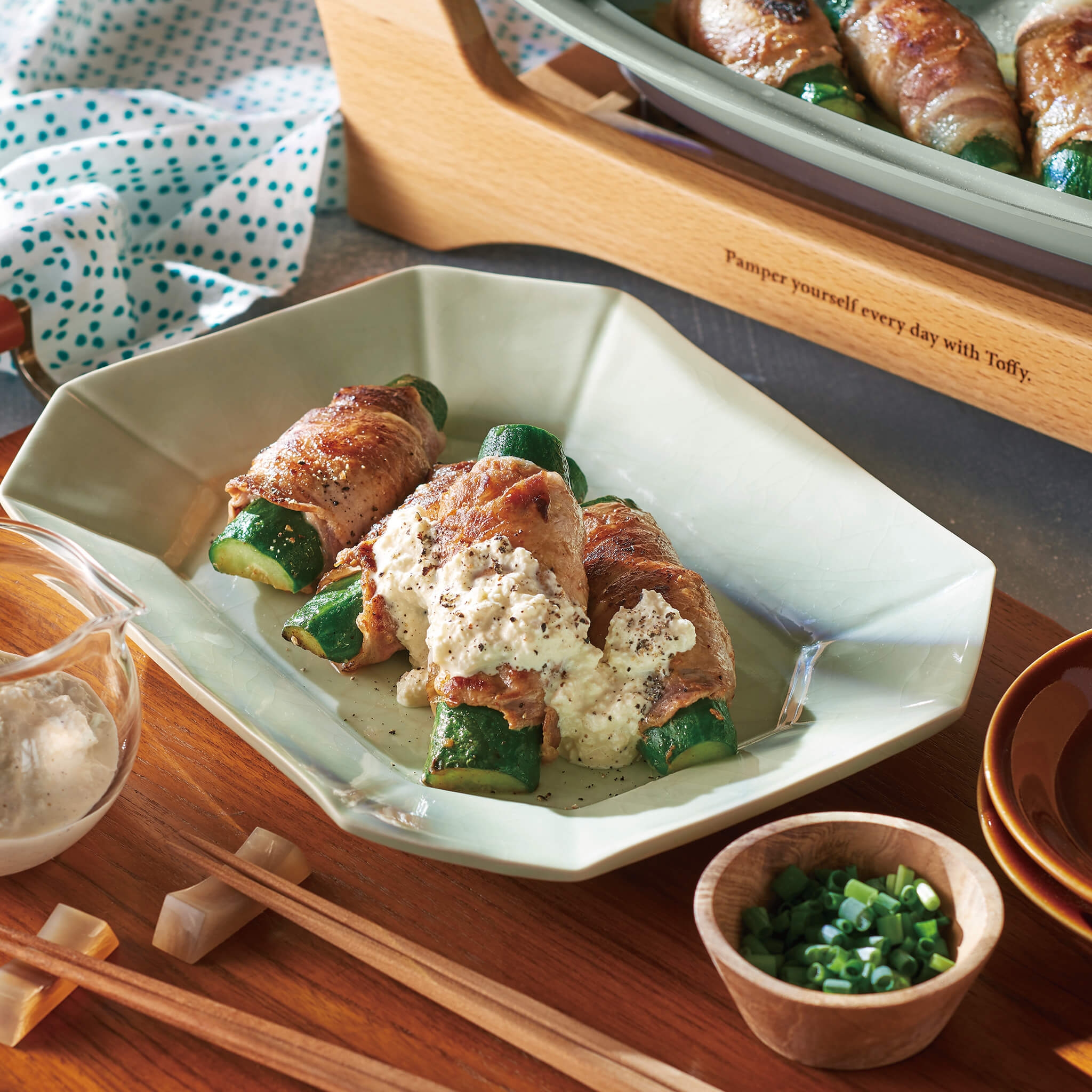 Toffy スケール付きマルチフードプロセッサー<充電式>