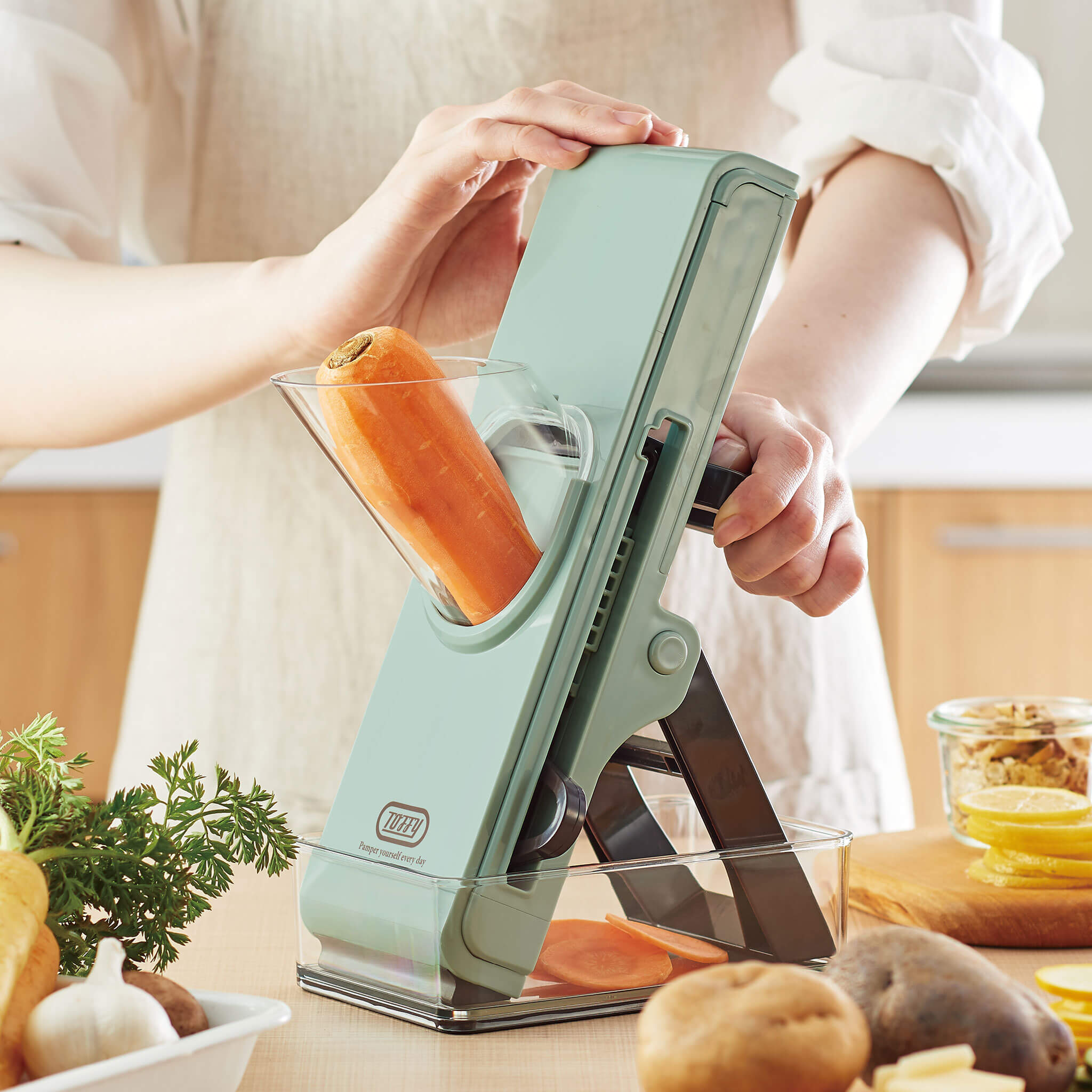 Toffy セーフティープッシュスライサー