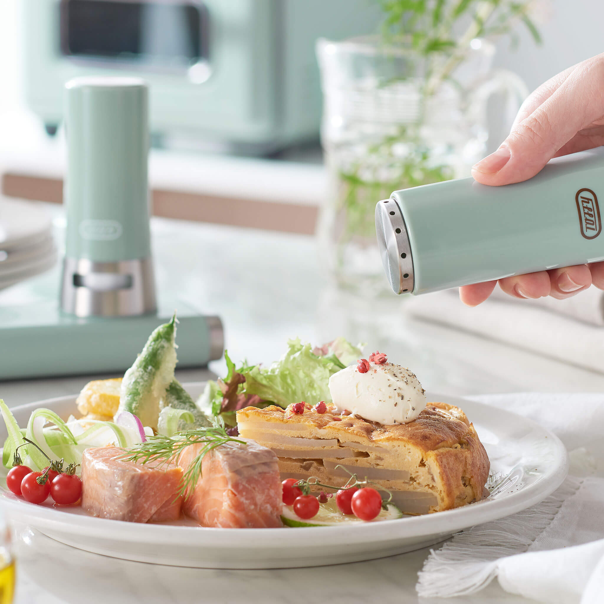 Toffy ポップアップソルト&ペッパーシェイカー