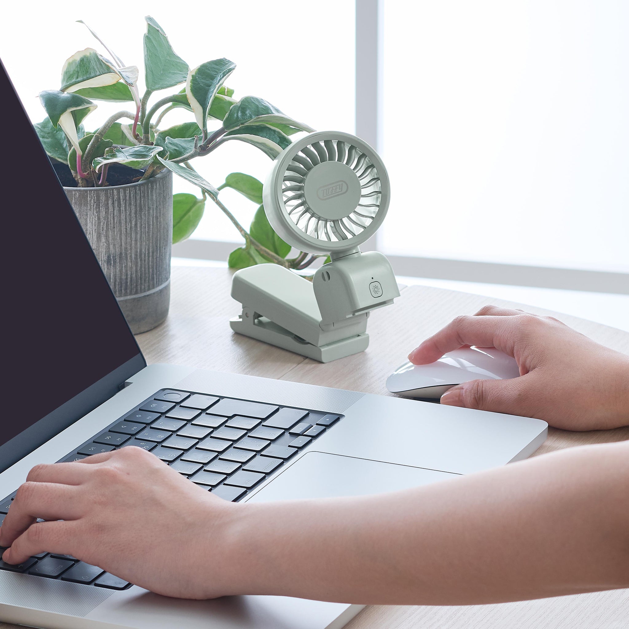 Toffy マグネット＆クリップファン